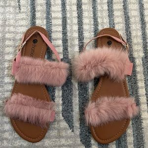 Fuzzy pink sandals